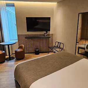 rezervați aici
